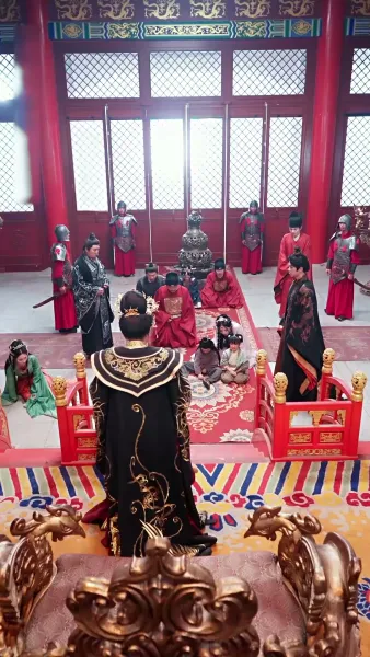 [พากย์ไทย] บุปผาใต้เงาบัลลังก์