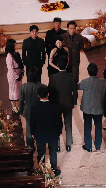 ราชินีคืนบัลลังก์