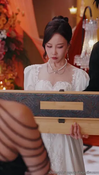 ราชินีคืนบัลลังก์