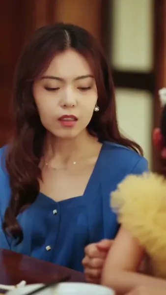 .ย่าเยาว์วัยปฏิวัติวงศ์ตระกูล（ฉบับพากย์ ）