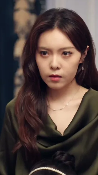 .ย่าเยาว์วัยปฏิวัติวงศ์ตระกูล（ฉบับพากย์ ）