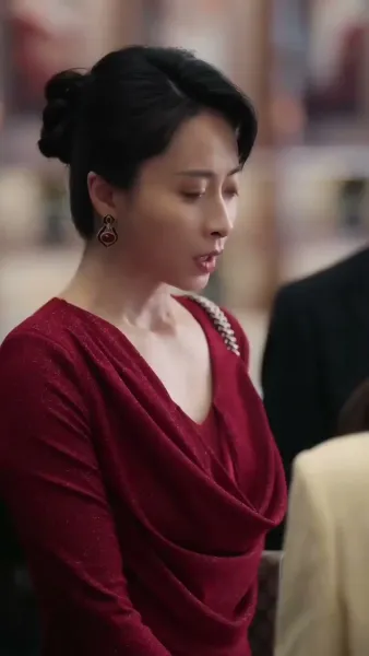 .ย่าเยาว์วัยปฏิวัติวงศ์ตระกูล（ฉบับพากย์ ）