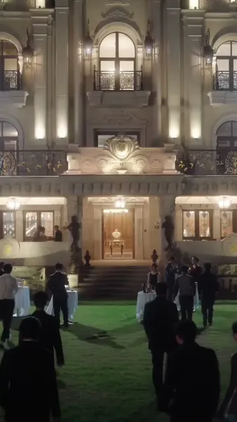 .ย่าเยาว์วัยปฏิวัติวงศ์ตระกูล（ฉบับพากย์ ）