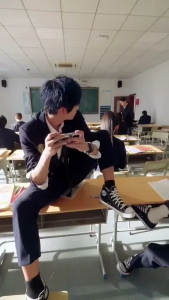 .ย่าเยาว์วัยปฏิวัติวงศ์ตระกูล（ฉบับพากย์ ）