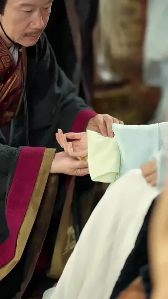 เส้นทางใหม่มุ่งสู่บัลลังก์หงส์ 