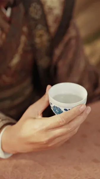 จินหลวน: พระคุณแม่เหนือบัลลังก์