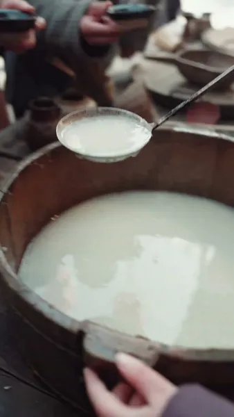 จินหลวน: พระคุณแม่เหนือบัลลังก์