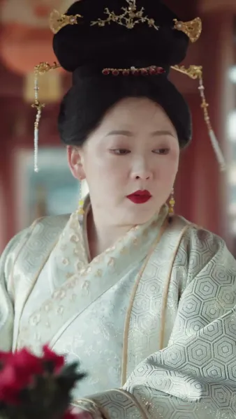 จินหลวน: พระคุณแม่เหนือบัลลังก์