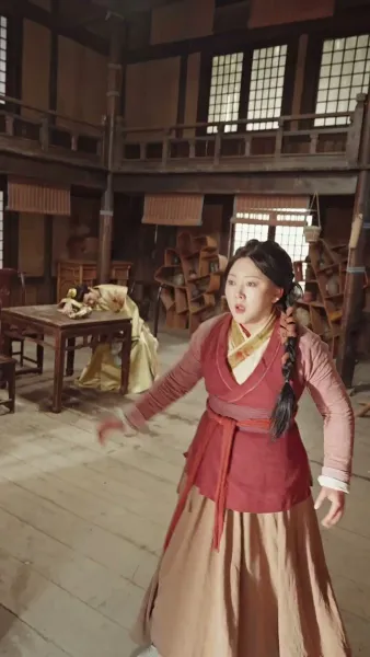 จินหลวน: พระคุณแม่เหนือบัลลังก์