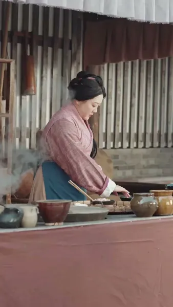 จินหลวน: พระคุณแม่เหนือบัลลังก์