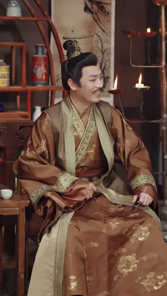 จินหลวน: พระคุณแม่เหนือบัลลังก์