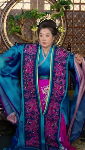 เชียนเสวี่ยยิ้มเย้ายวนร้อยวิถี