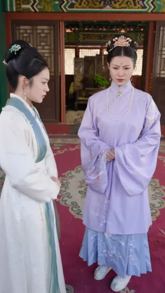 เชียนเสวี่ยยิ้มเย้ายวนร้อยวิถี