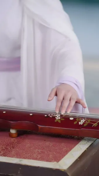 เชียนเสวี่ยยิ้มเย้ายวนร้อยวิถี