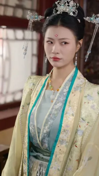 เชียนเสวี่ยยิ้มเย้ายวนร้อยวิถี