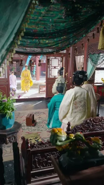 เชียนเสวี่ยยิ้มเย้ายวนร้อยวิถี