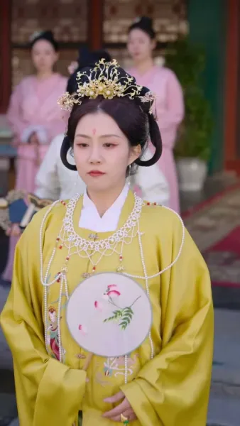 เชียนเสวี่ยยิ้มเย้ายวนร้อยวิถี