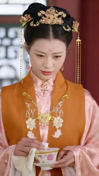 เชียนเสวี่ยยิ้มเย้ายวนร้อยวิถี