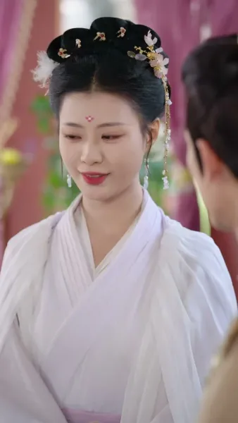 เชียนเสวี่ยยิ้มเย้ายวนร้อยวิถี