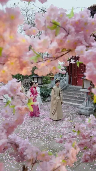 เชียนเสวี่ยยิ้มเย้ายวนร้อยวิถี