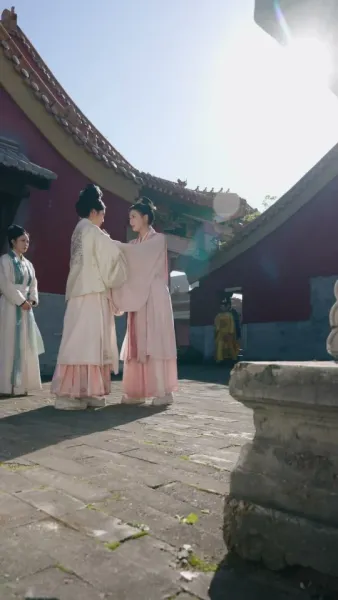 เชียนเสวี่ยยิ้มเย้ายวนร้อยวิถี