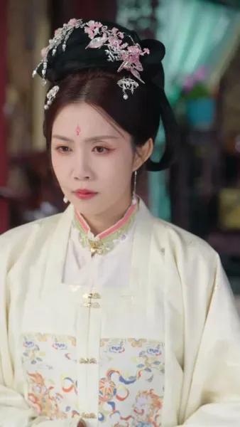 เชียนเสวี่ยยิ้มเย้ายวนร้อยวิถี