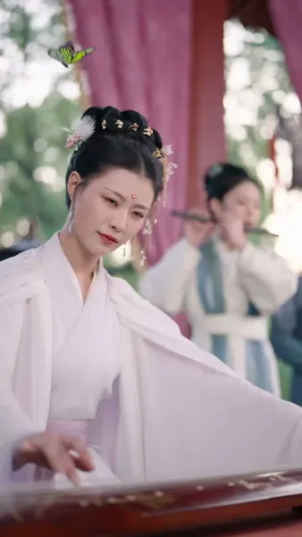 เชียนเสวี่ยยิ้มเย้ายวนร้อยวิถี