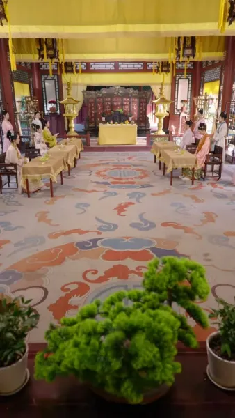 เชียนเสวี่ยยิ้มเย้ายวนร้อยวิถี