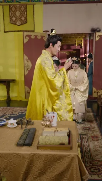 เชียนเสวี่ยยิ้มเย้ายวนร้อยวิถี