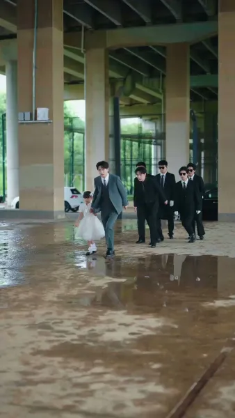 แม่จ๋า หนูพาพ่อมาช่วยแล้ว