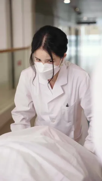 แม่จ๋า หนูพาพ่อมาช่วยแล้ว