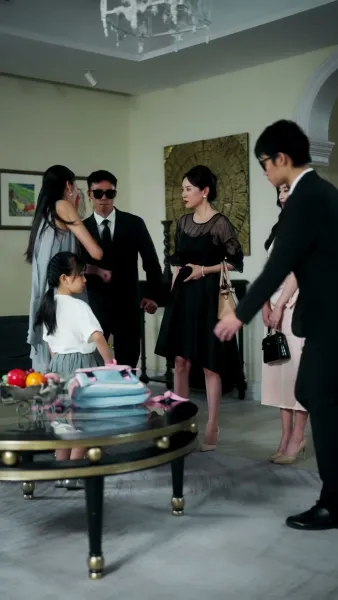 เส้นสายสีแดงที่ขาดหาย