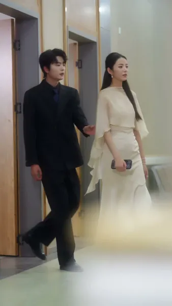 เส้นสายสีแดงที่ขาดหาย