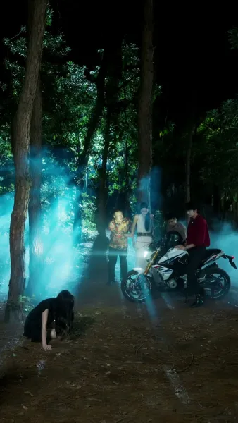 เส้นสายสีแดงที่ขาดหาย