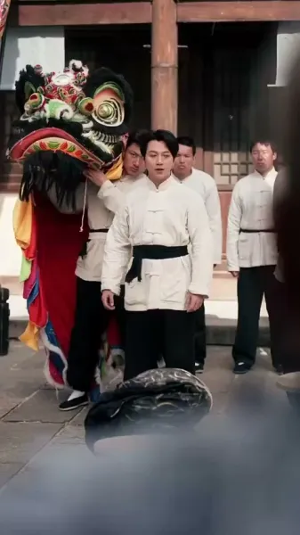 สาวระบำสิงโตผู้ตื่นขึ้น