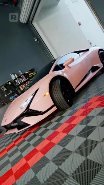 มหาเศรษฐีผู้หลบซ่อนบนฟากฟ้า