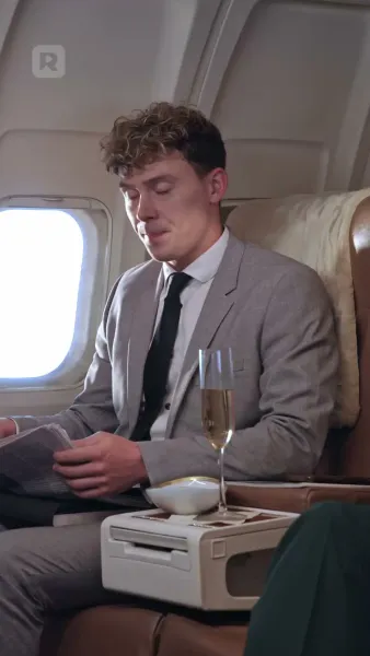 มหาเศรษฐีผู้หลบซ่อนบนฟากฟ้า