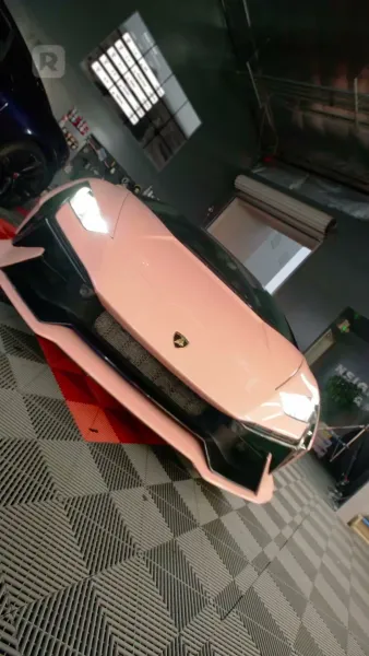 มหาเศรษฐีผู้หลบซ่อนบนฟากฟ้า