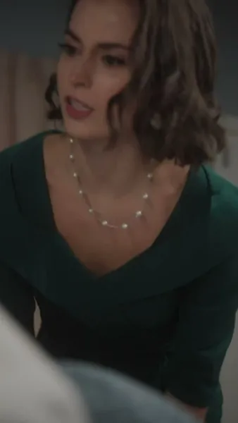 ท่านผู้หญิงของท่าน   เป็นผู้บริหารคุ้มกัน