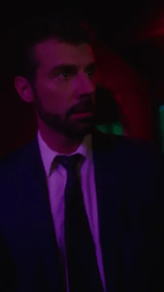 ท่านผู้หญิงของท่าน   เป็นผู้บริหารคุ้มกัน