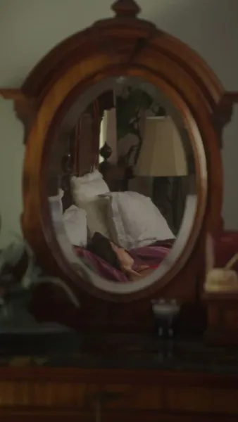 ท่านผู้หญิงของท่าน   เป็นผู้บริหารคุ้มกัน