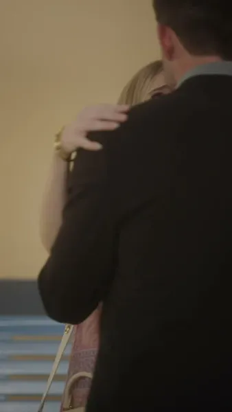 ท่านผู้หญิงของท่าน   เป็นผู้บริหารคุ้มกัน