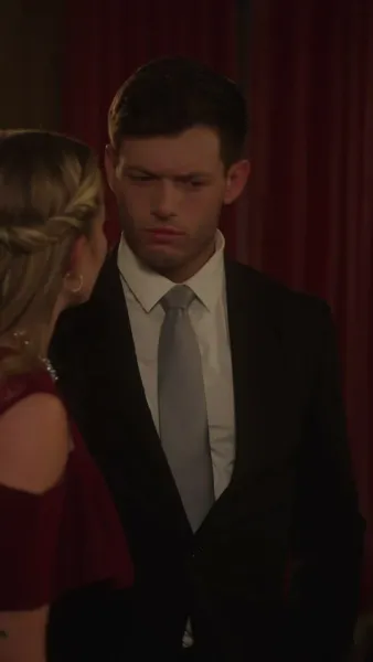 ท่านผู้หญิงของท่าน   เป็นผู้บริหารคุ้มกัน