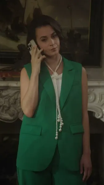 ท่านผู้หญิงของท่าน   เป็นผู้บริหารคุ้มกัน