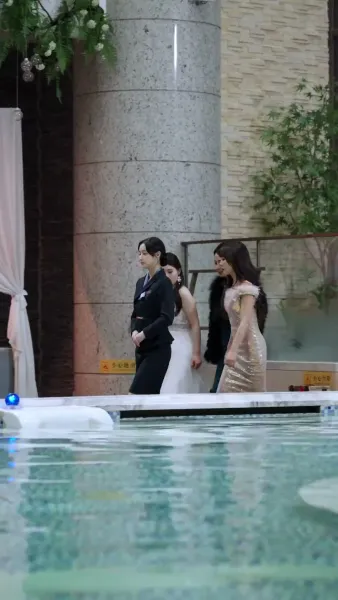 ลำนำรักเหมันต์, มนตร์รักโรงแรมหรู