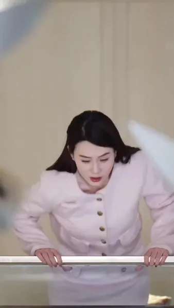 ลำนำรักเหมันต์, มนตร์รักโรงแรมหรู