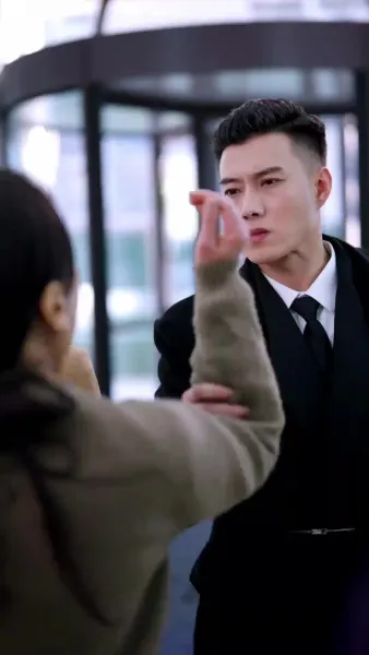 ลำนำรักเหมันต์, มนตร์รักโรงแรมหรู