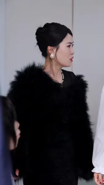 ลำนำรักเหมันต์, มนตร์รักโรงแรมหรู