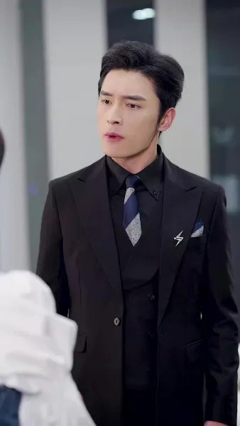 กุหลาบบาน รักลึก