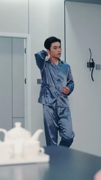 กุหลาบบาน รักลึก